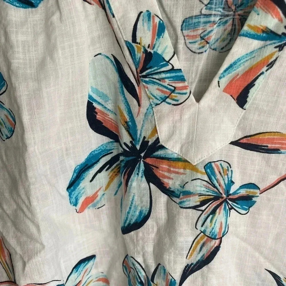 CLEARANCE! Van Heusen Tropical Cruise Top Blouse EUC! Size Medium - Picture 2 of 4